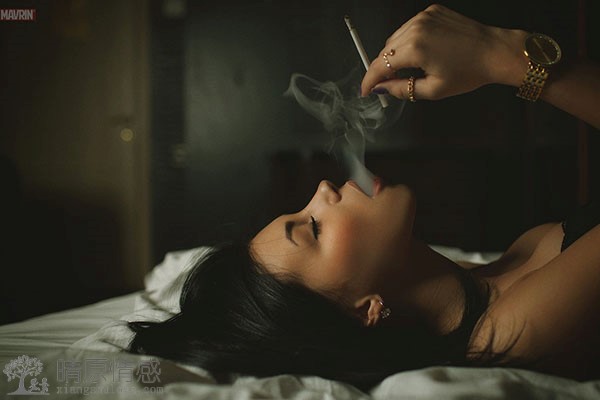 之前一直与老公坦诚相待，在他出轨后，是否应该保留自己的秘密与心事？
