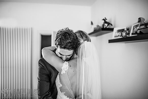 老婆的家人出了意外，她深受打击，如何陪伴她度过孤独、无助的时光？