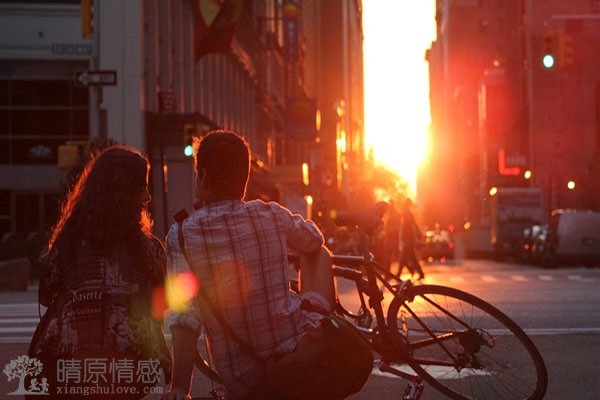 老公与前女友一直保持联系，如何妥善处理这种尴尬局面？