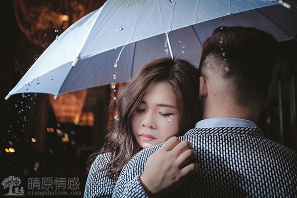 男友跟他人暧昧，脚踩两只船正在约会其他对象时，该怎么办？