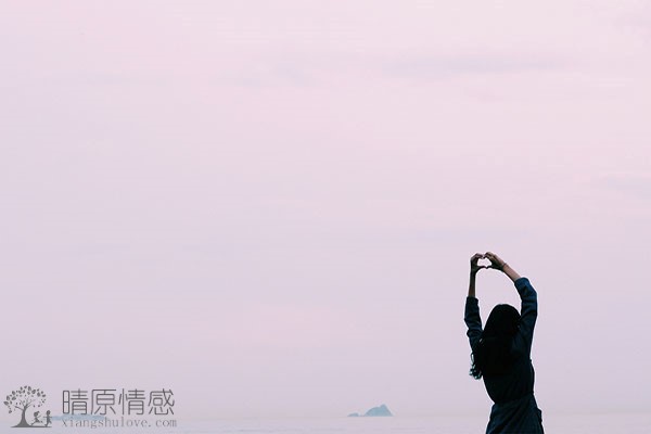 男友曾经有过小三，现在回到我身边，可这段经历还是让我感到非常受伤和困惑。