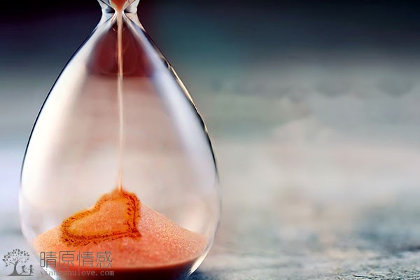 女友对一直追问我之前的感情经历，让我不舒服。
