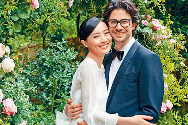 知名女演员陈法拉高龄拼2娃，与法国老公晒一家四口幸福照
