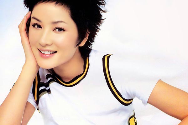 瞿颖胡兵两大超模再度合体走秀，引发网友唏嘘，两人曾传恋情